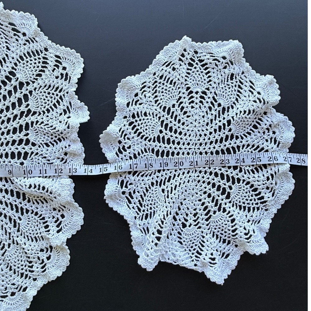 Vintage White Crochet Lace Oval Doilies Set of 2 Handmade Table Linens - Picture 3 of 4